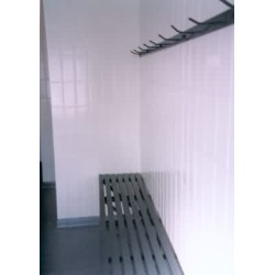 Revêtement des murs en céramique d’un ensemble « Douches »